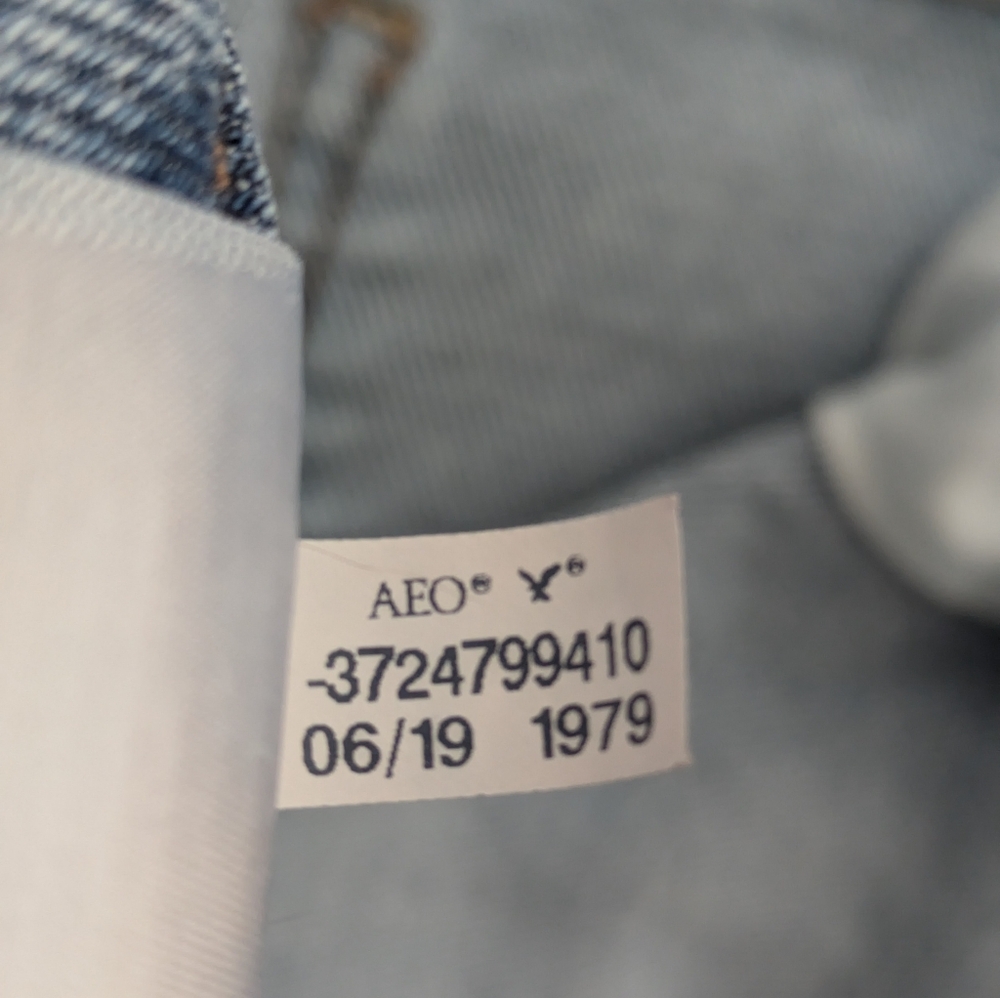 American Eagle Light Wash Stretch Distressed Mom Jeans sz 20 - Picture 9 of 10